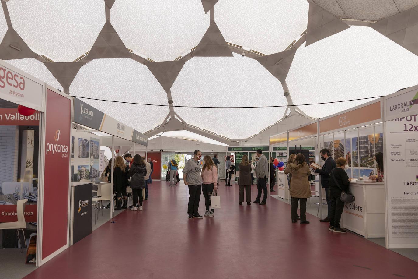 Fotos: Jornada del sábado en la Feria Inmobiliaria de Primavera de Valladolid (FIVA) 2022 (2 de 2)