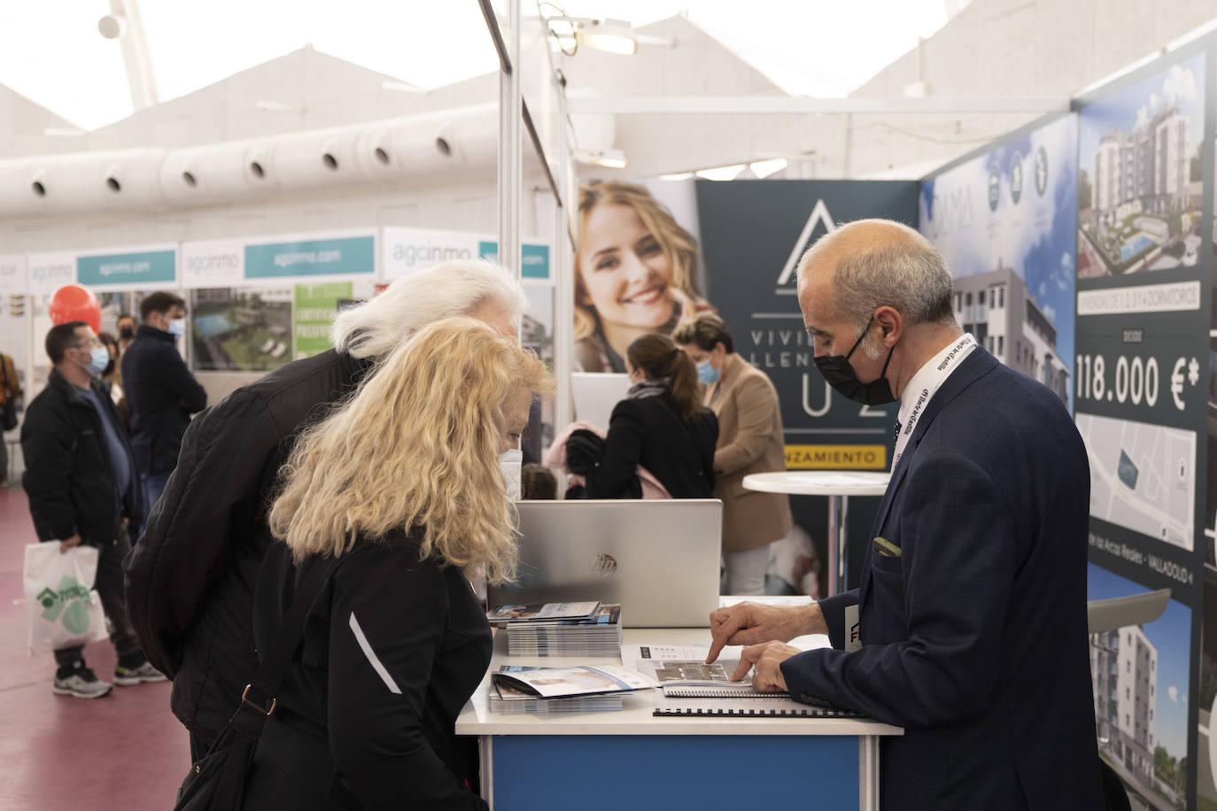 Fotos: Jornada del sábado en la Feria Inmobiliaria de Primavera de Valladolid (FIVA) 2022 (2 de 2)