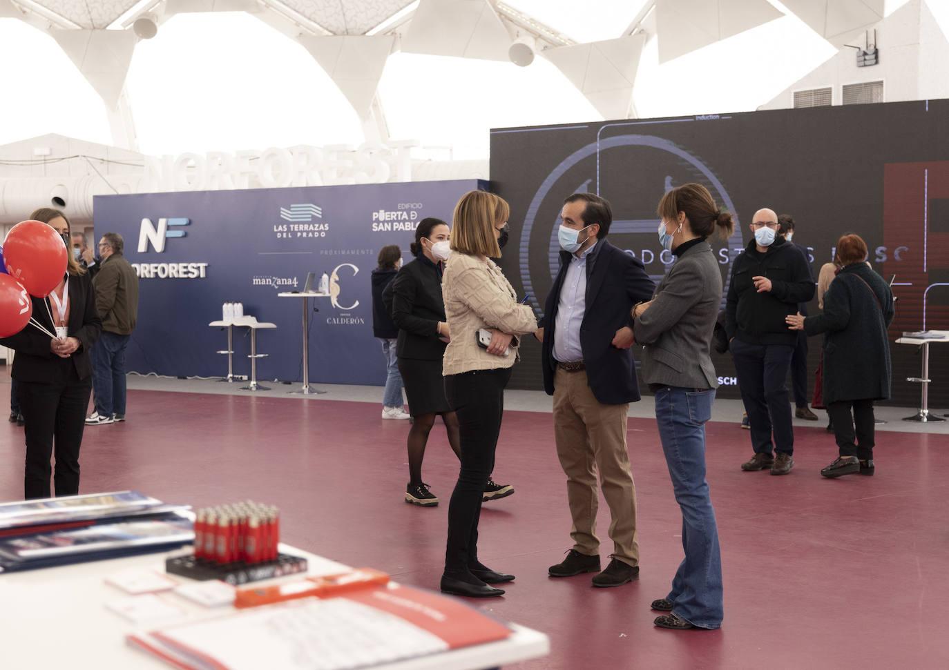 Fotos: Jornada del sábado en la Feria Inmobiliaria de Primavera de Valladolid (FIVA) 2022 (2 de 2)