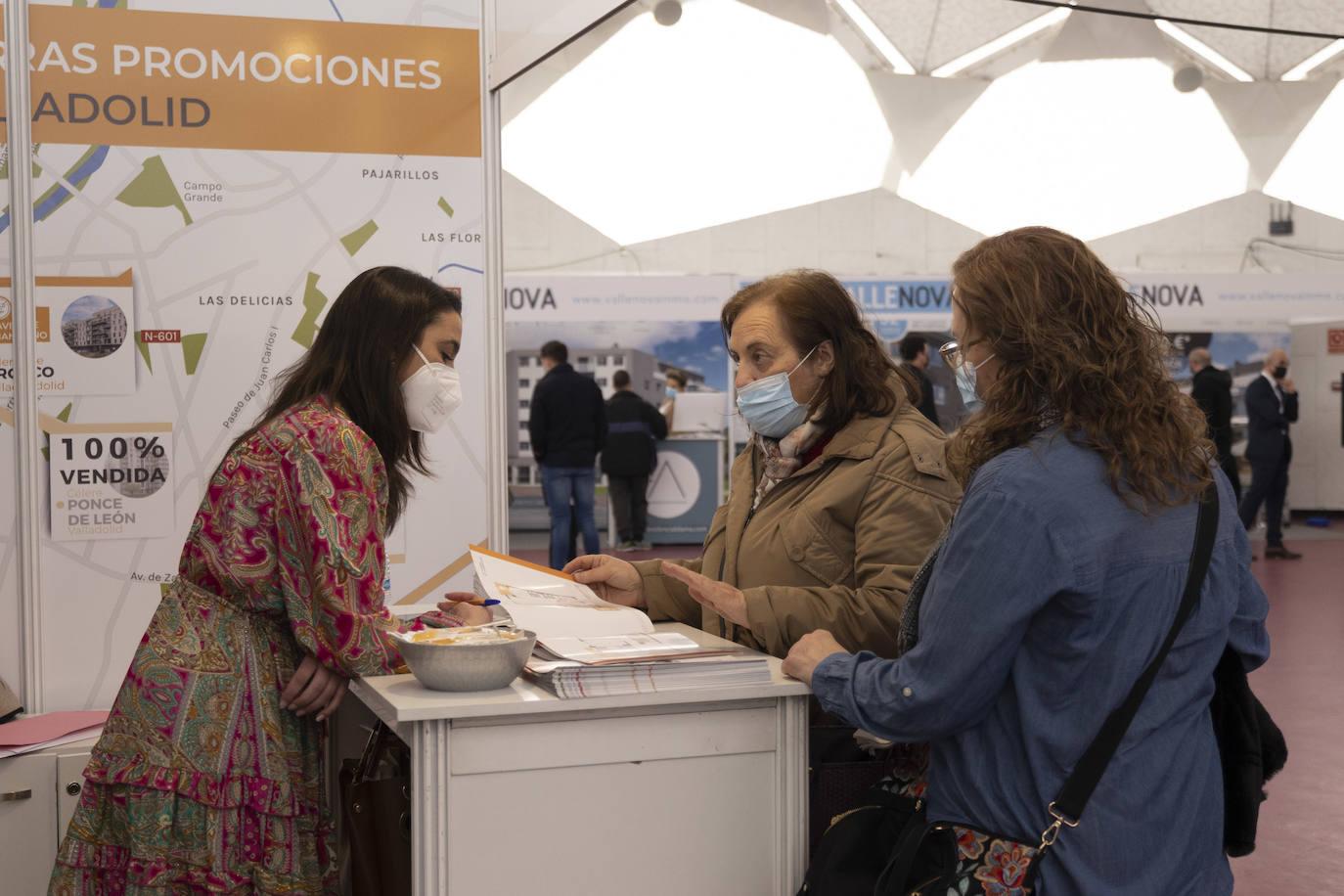 Fotos: Jornada del sábado en la Feria Inmobiliaria de Primavera de Valladolid (FIVA) 2022 (2 de 2)