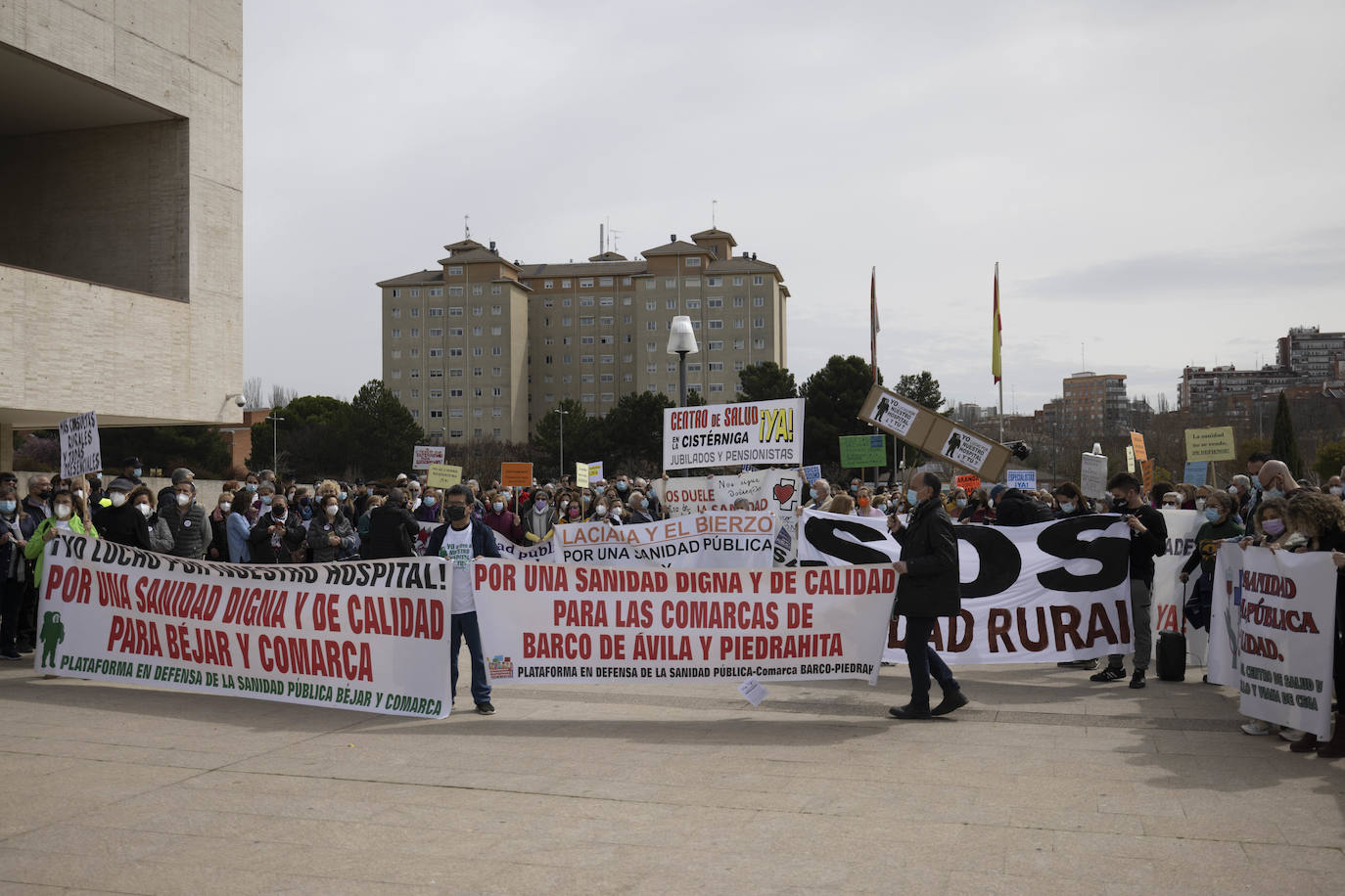 Fotos: Manifestación en Valladolid a favor de la sanidad rural