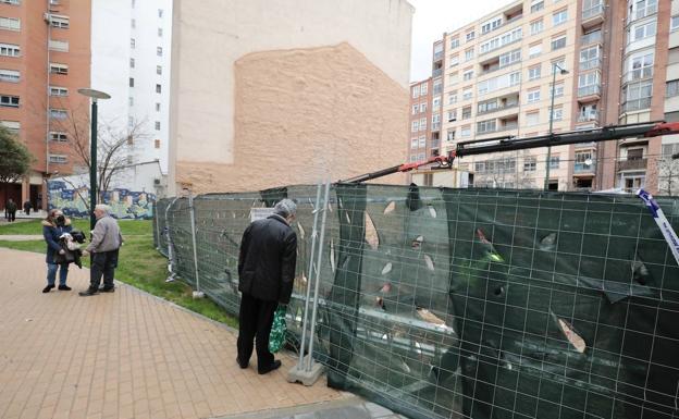 Imagen principal - Valladolid: La finca del Lucense suma otro bloque de pisos a la espera de completar un pequeño solar