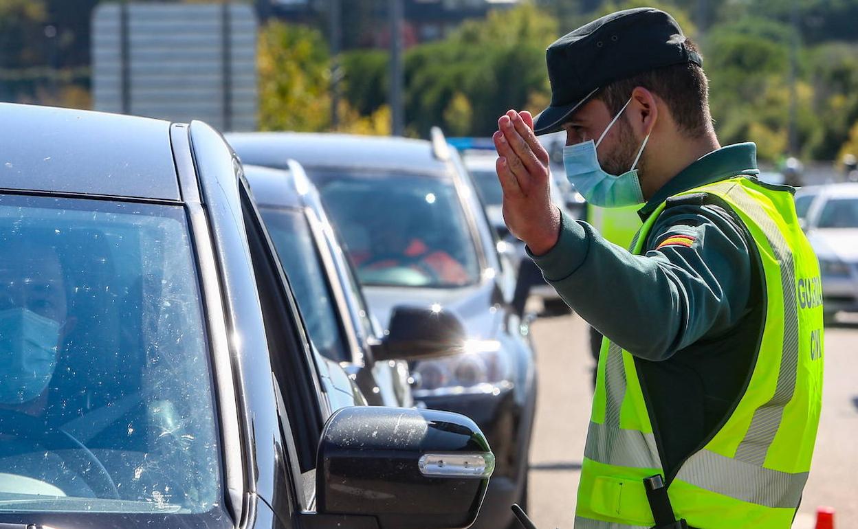 Imagen de archivo de un control de la Guardia Civil. 