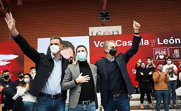 Pedro Sánchez, Luis Tudanca y Zapatero, en un acto electoral.