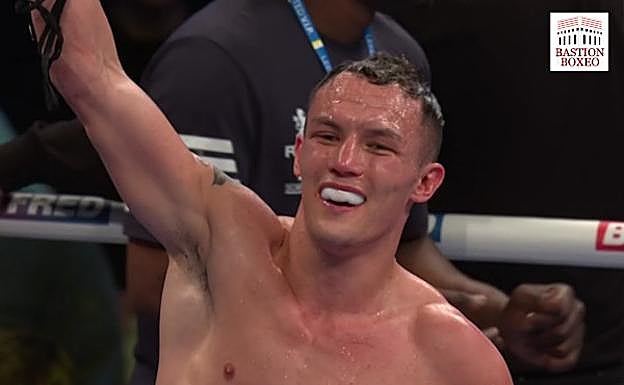 Warrintong celebra su triunfo.