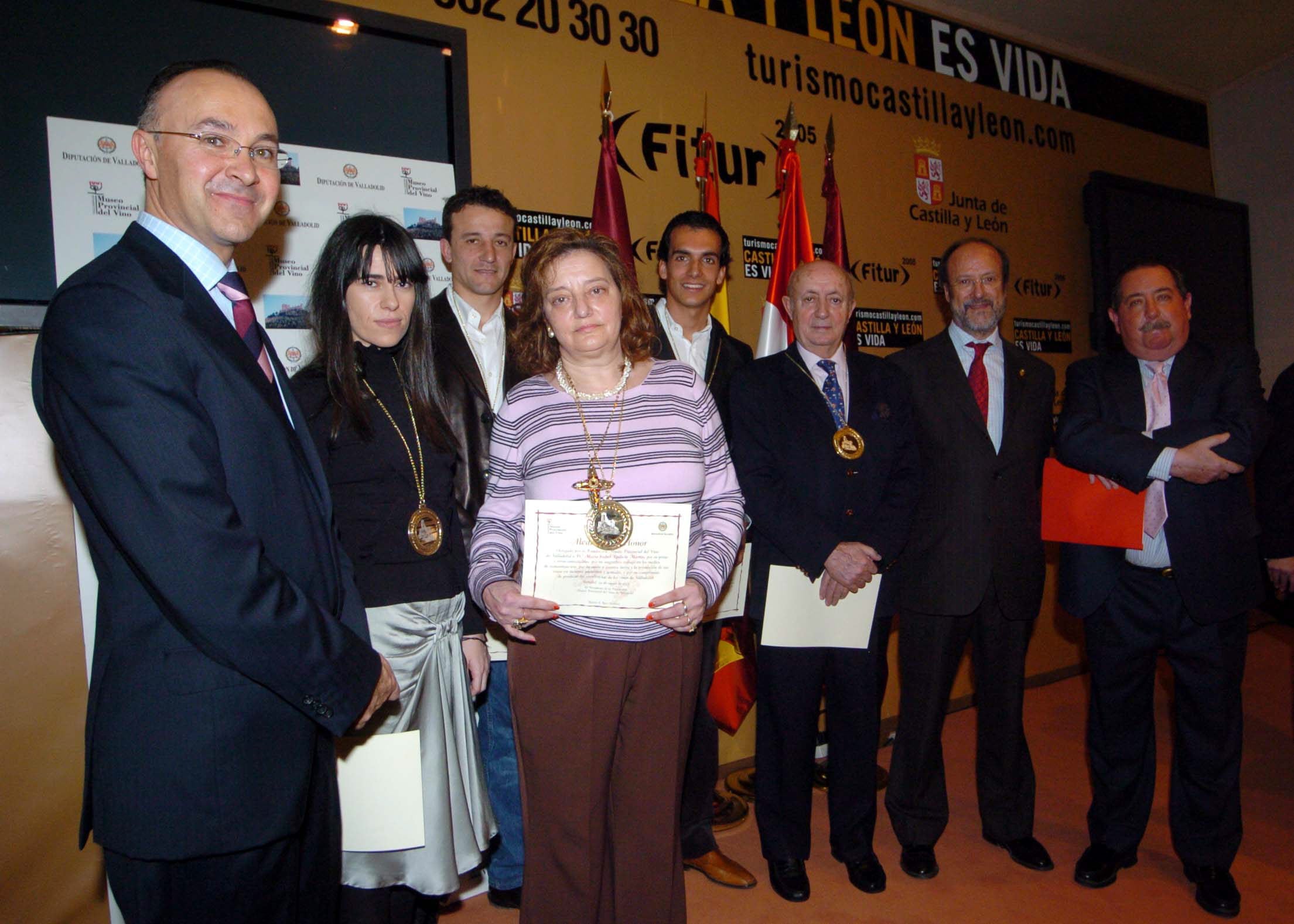 Ramiro Ruiz Medrano junto a los vallisoletanos destacados en Fitur. Entre ellos Maribel Rodicio.