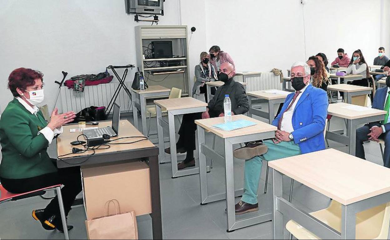 María Villahoz, responsable del parque científico de la UVA en Palencia, durante su ponencia.
