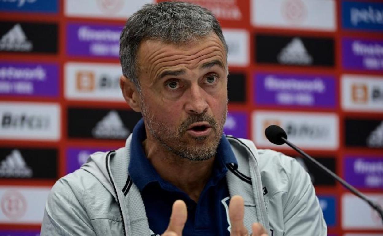 Luis Enrique, durante la rueda de prensa en Riazor. 