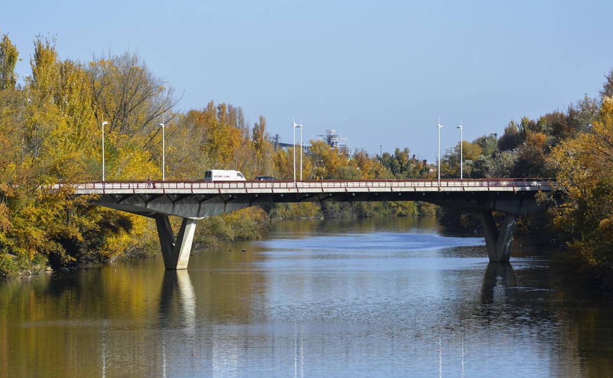 Puente de la Condesa Eylo de Valladolid, donde fue rescatado el joven el lunes por la noche. 