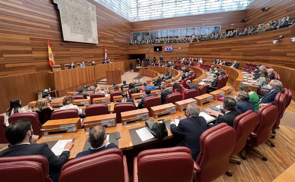 Los procuradores de la nueva legislatura, el 10 de marzo, cuando tomaron posesión de sus escaños.