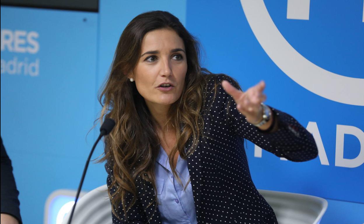 Raquel Sanz, viuda del torero Victor Barrio, durante un encuentro en la sede del PP de Segovia.