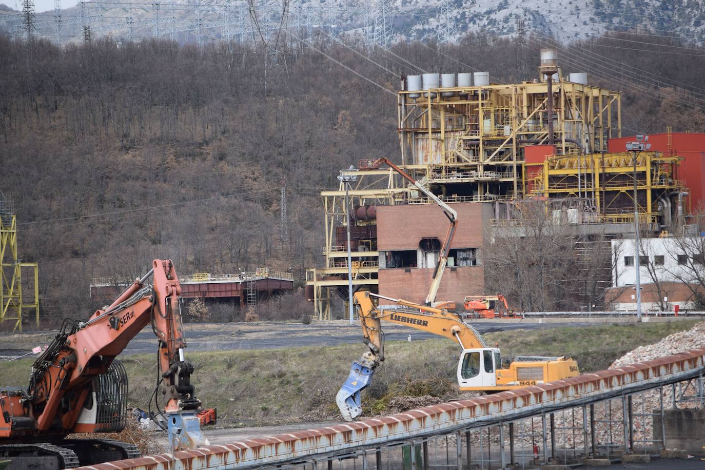 Fotos: La Térmica de Velilla del Río Carrión va desapareciendo poco a poco