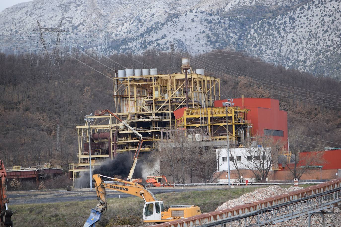 Fotos: La Térmica de Velilla del Río Carrión va desapareciendo poco a poco