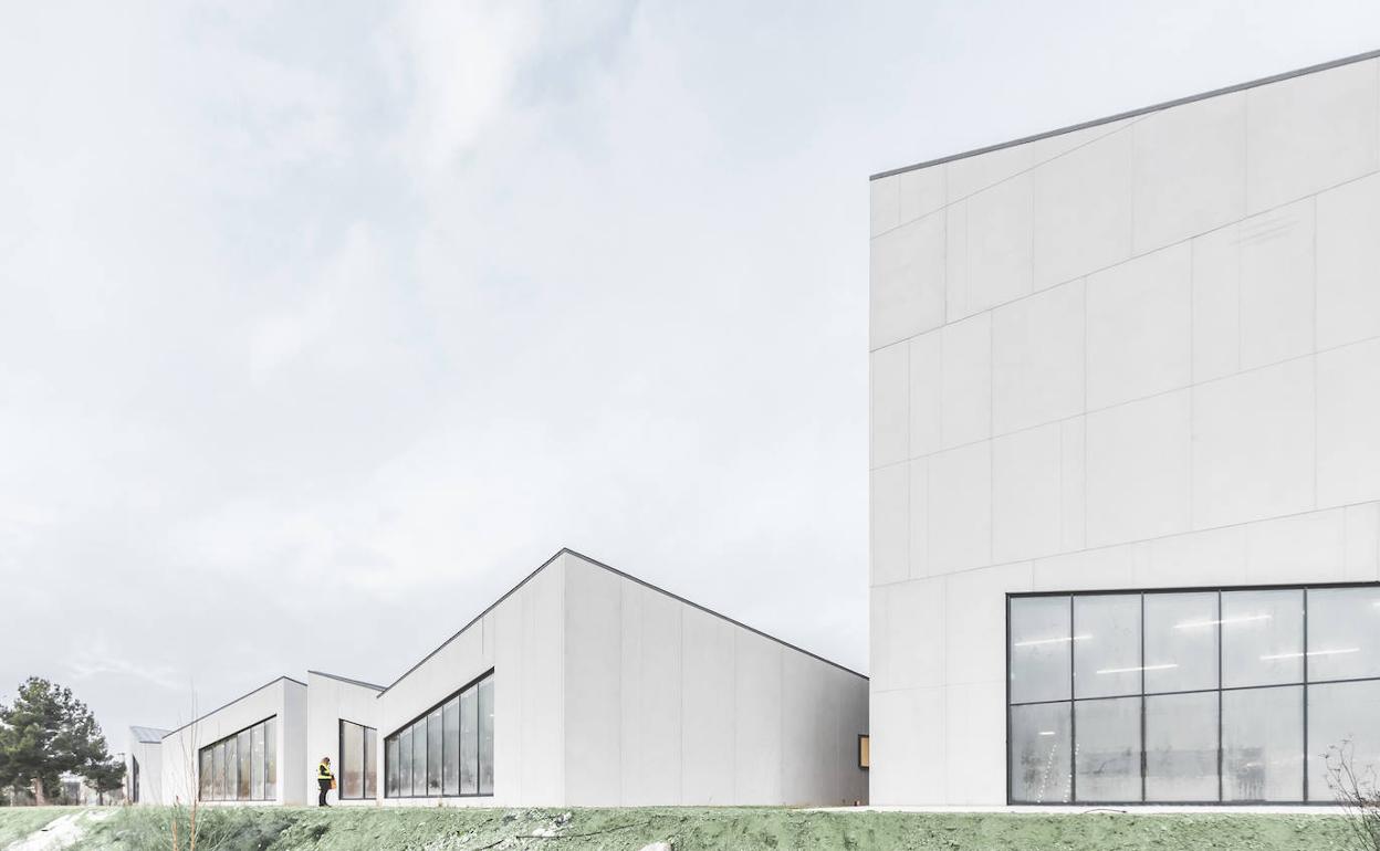El teatro de Arroyo y las piscinas de Castromonte, candidatos a unos premios de arquitectura