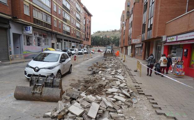 Adiós a las hileras de peatones con la urbanización de la calle Neptuno