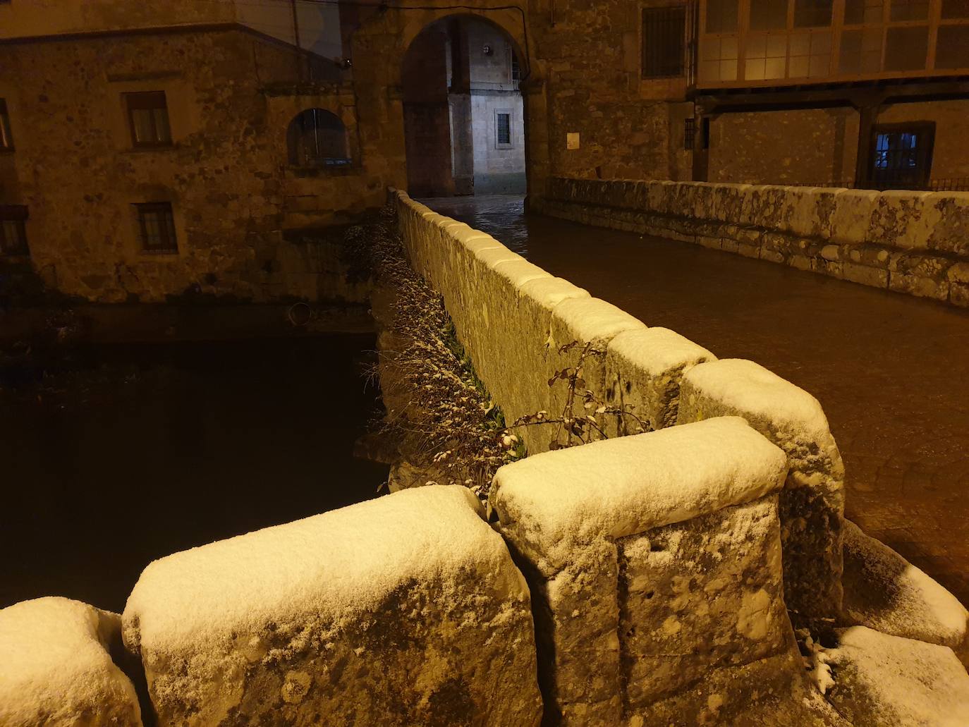 El invierno y la nieve vuelven en abril a la Montaña Palentina