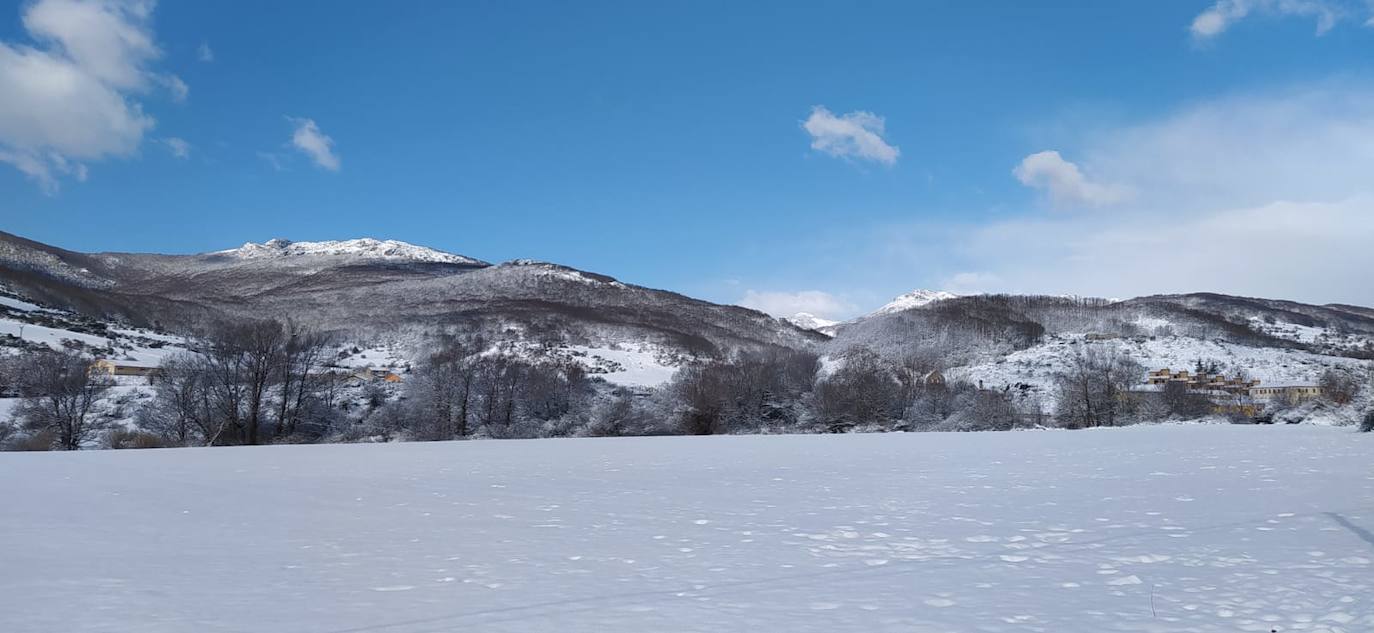 Fotos: La nieve cubre la Montaña Palentina en abril