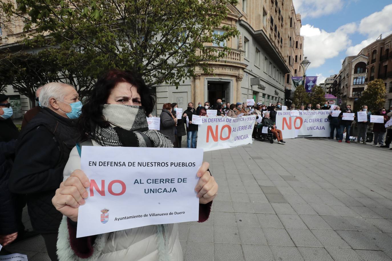 Fotos: Doce ayuntamientos de Valladolid protestan contra el cierre de oficinas de Unicaja