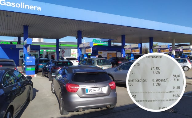 Colas y confusión por los precios en el primer día de descuentos en las gasolineras de Valladolid