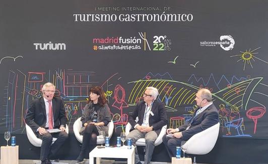 Ana Redondo participó en la mesa redonda 'Destinos de vanguardia gastronómica'. 