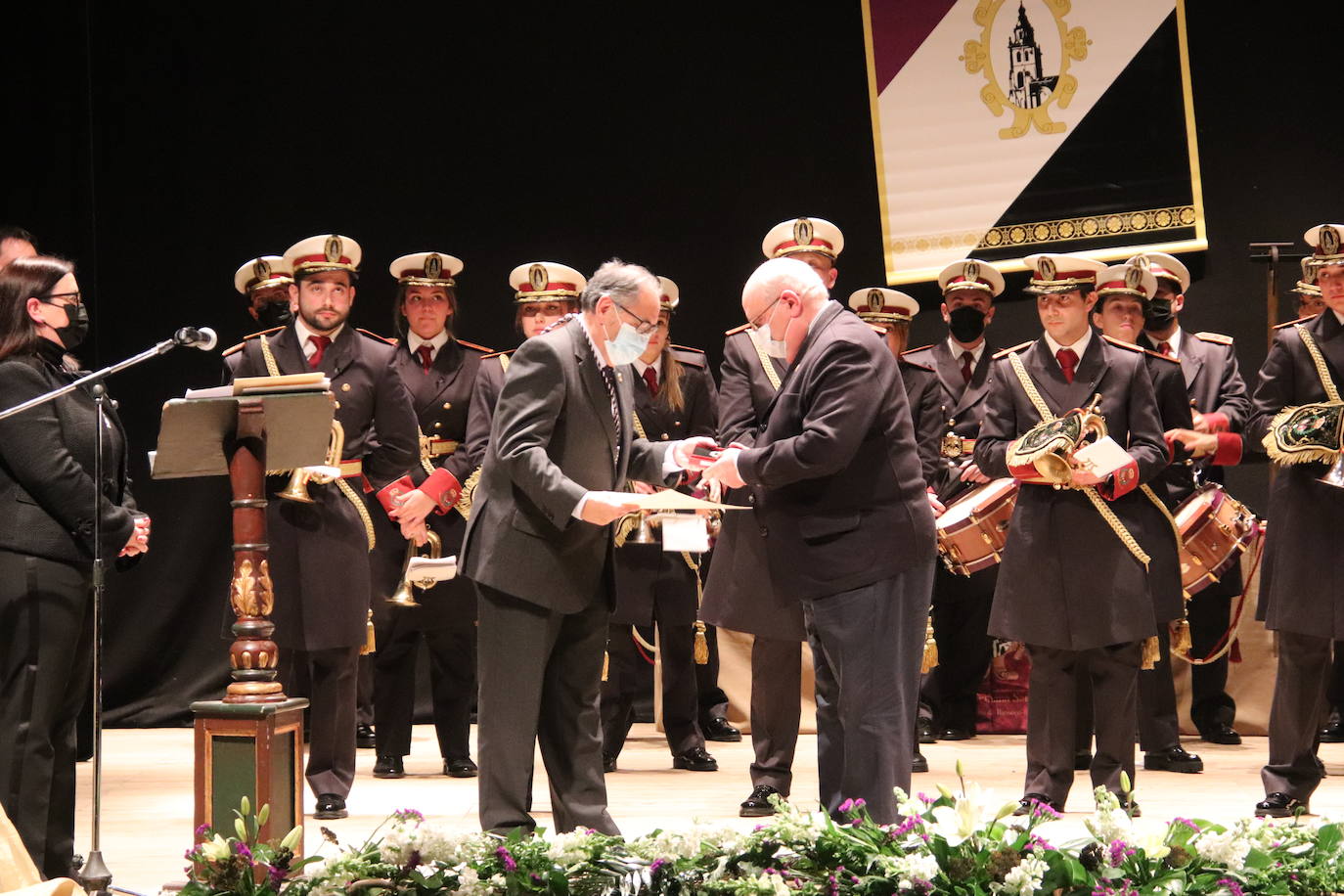 Fotos: Medina de Rioseco homenajea a los cofrades que cumplen más de 50 años en su hermandad