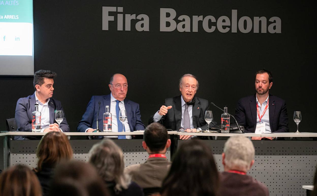 Pedro Ruiz, carlos Moro, Miguel A. Torres y Rafael de Haan, durante el debate en el marco la Barcelona Wine Week. 