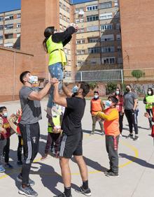 Imagen secundaria 2 - Algunas de la imágenes que ha dejado la jornada en el centro escolar. 