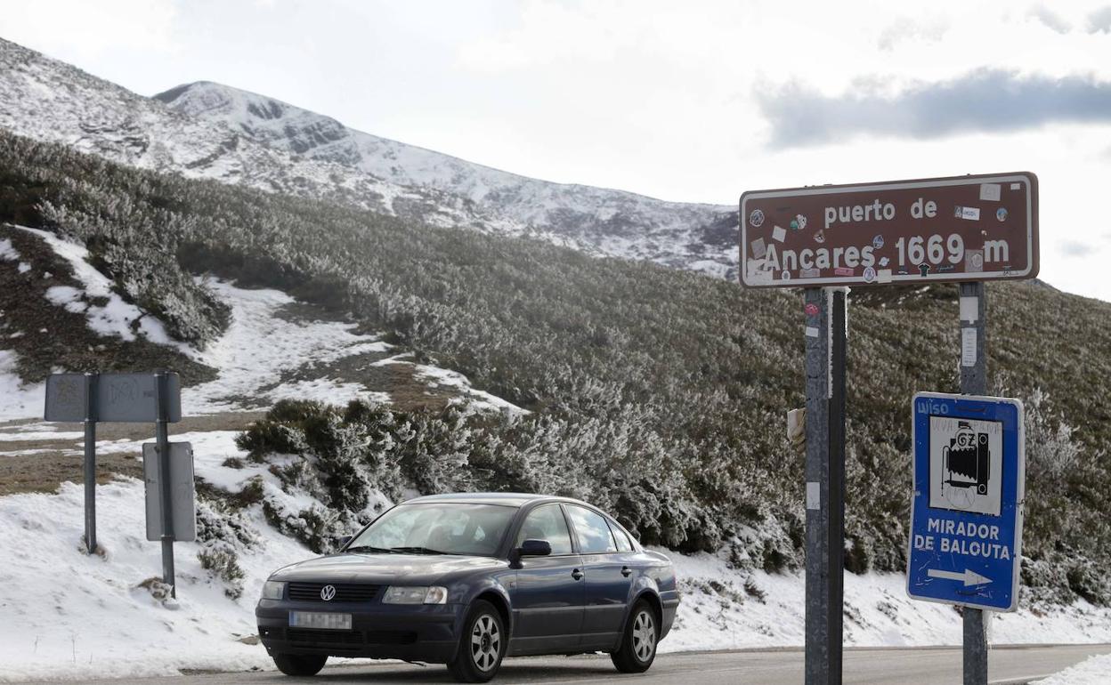 Paisaje de Galicia por el frente frío polar ártico de principios de abril.