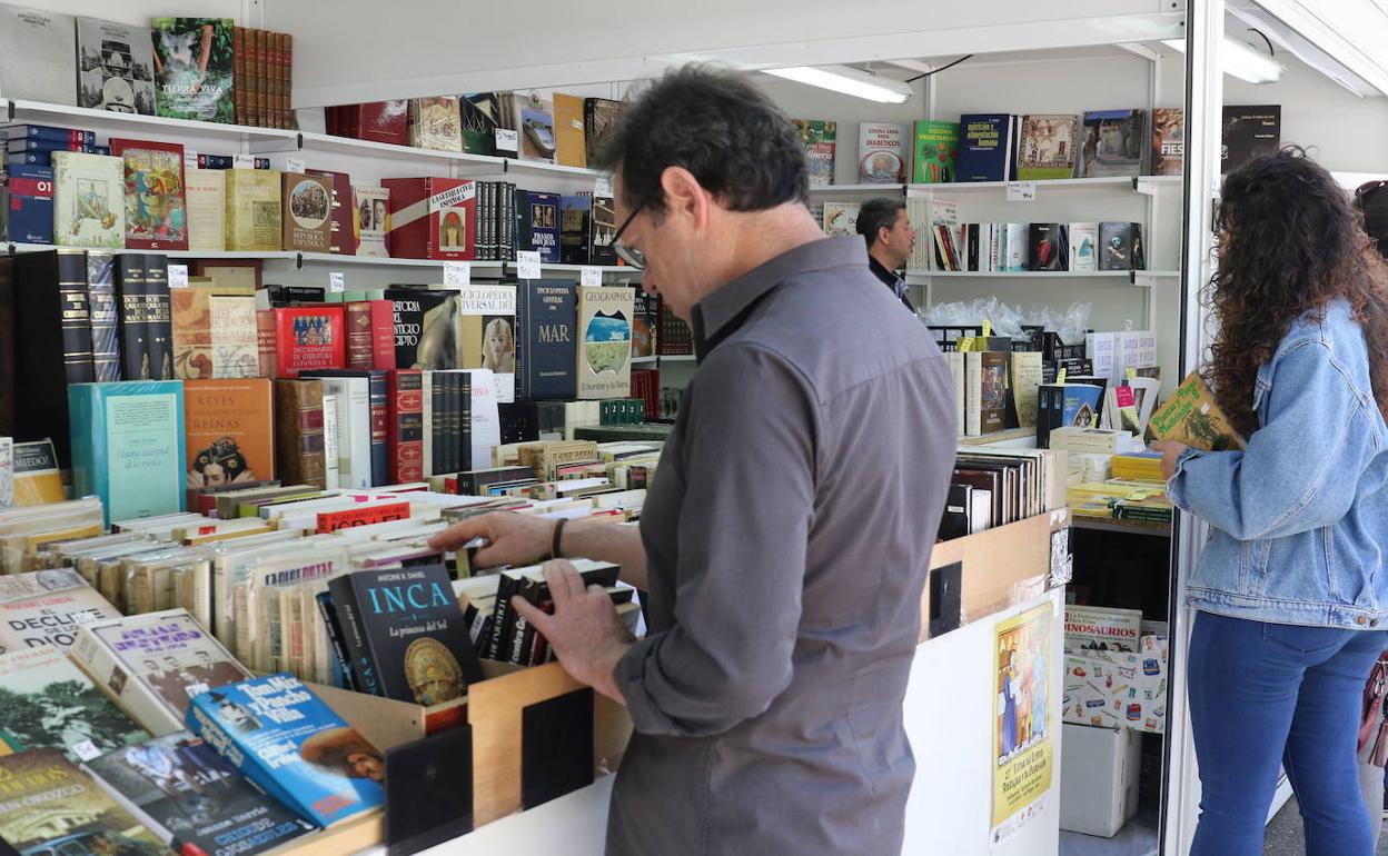 Casetas de la Feria del Libro Antiguo y de Ocasión celebrada en 2019 en Valladolid.