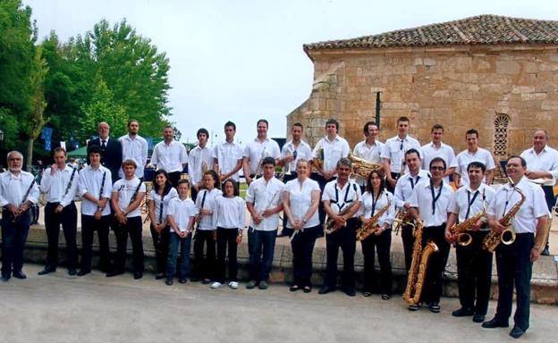La Banda de la Asociación Musical 'La Rosa del Cerrato' ofrecerá el tradicional concierto de Semana Santa. 