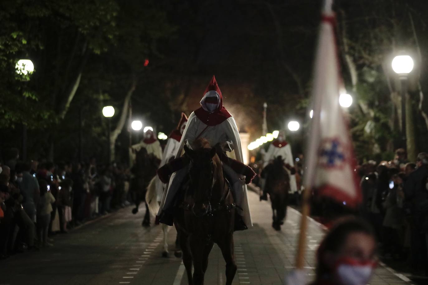 Algunos momentos de la procesión del Cristo de los Trabajos este Domingo de Ramos en Valladolid. 