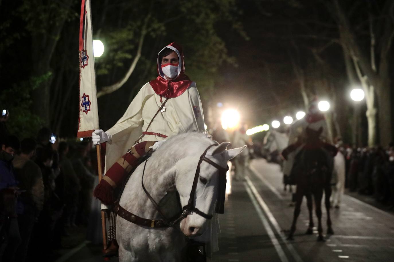 Algunos momentos de la procesión del Cristo de los Trabajos este Domingo de Ramos en Valladolid. 