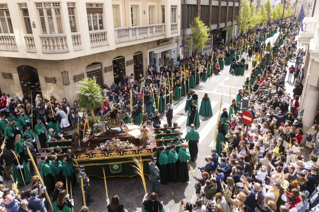 La procesión de La Borriquilla a su paso por las calles de Valladolid. 