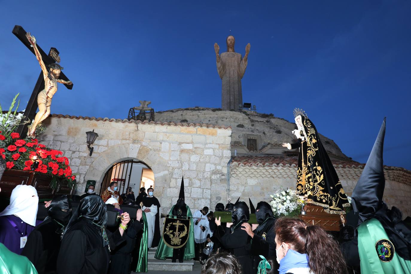 Fotos: Dolor a los pies del Cristo del Otero