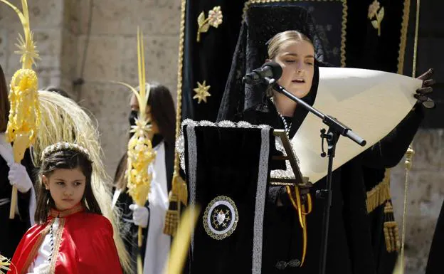 Peñafiel vive un multitudinario pregón de Semana Santa