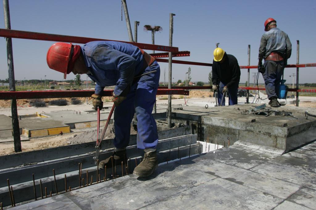 La reciente aprobación de la reforma laboral ha afectado en especial a los trabajadores de la construcción.