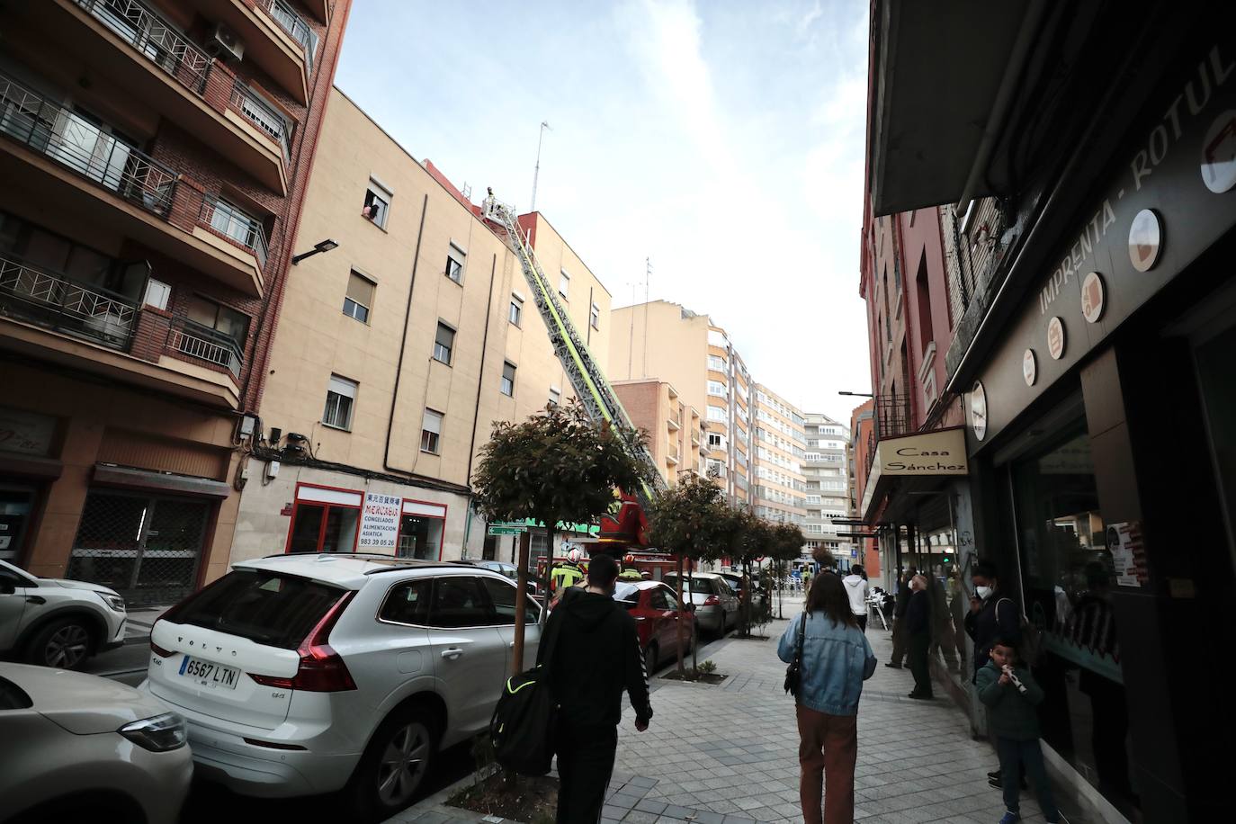 Fotos: Caída de cascotes en la calle Panaderos de Valladolid