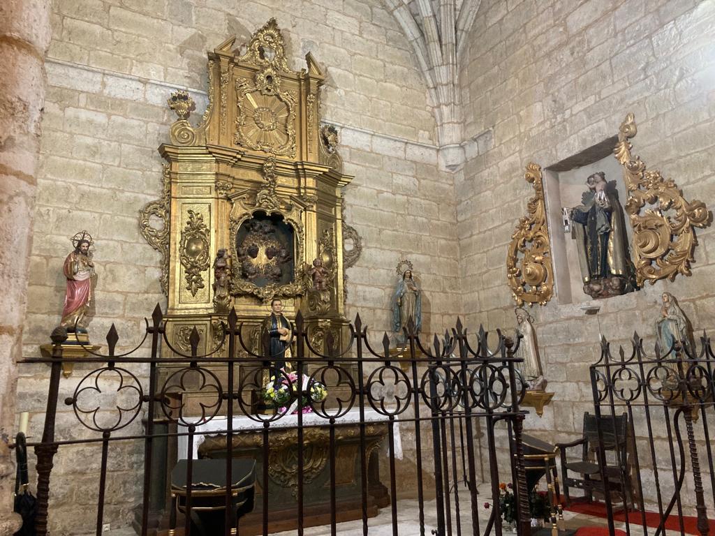 Fotos: Procesión de Lunes Santo en Torrelobatón en el interior de la iglesia (1/4)