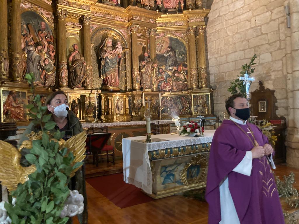 Fotos: Procesión de Lunes Santo en Torrelobatón en el interior de la iglesia (1/4)