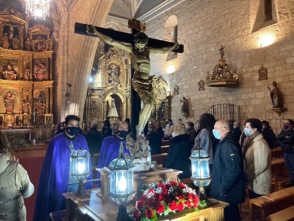 Fotos: Procesión de Lunes Santo en Torrelobatón en el interior de la iglesia (1/4)