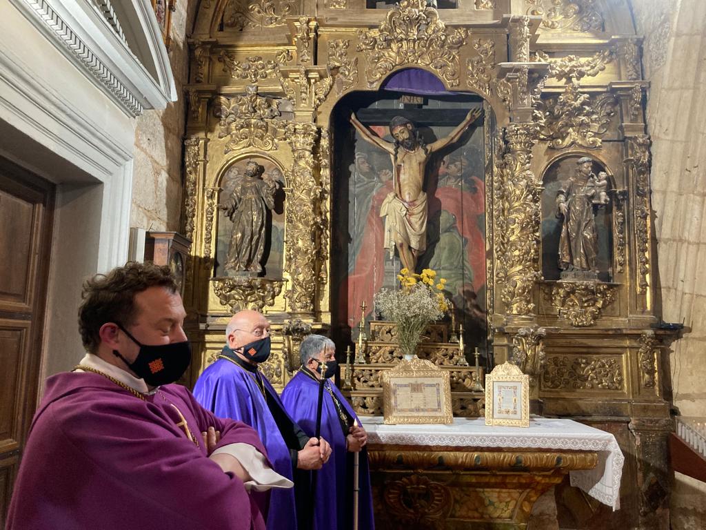 Fotos: Procesión de Lunes Santo en Torrelobatón en el interior de la iglesia (2/3)