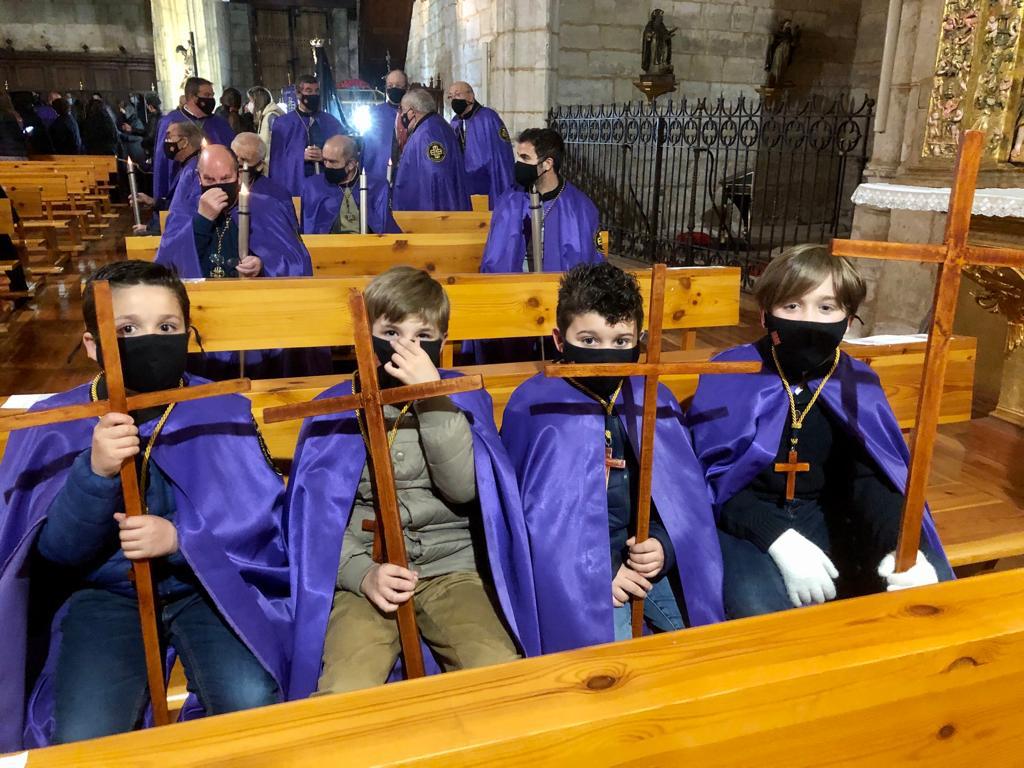 Fotos: Procesión de Lunes Santo en Torrelobatón en el interior de la iglesia (3/3)