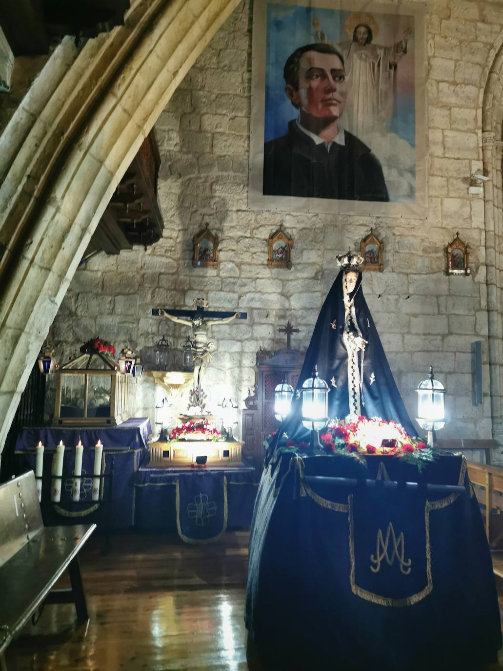 Fotos: Procesión de Lunes Santo en Torrelobatón en el interior de la iglesia (3/3)