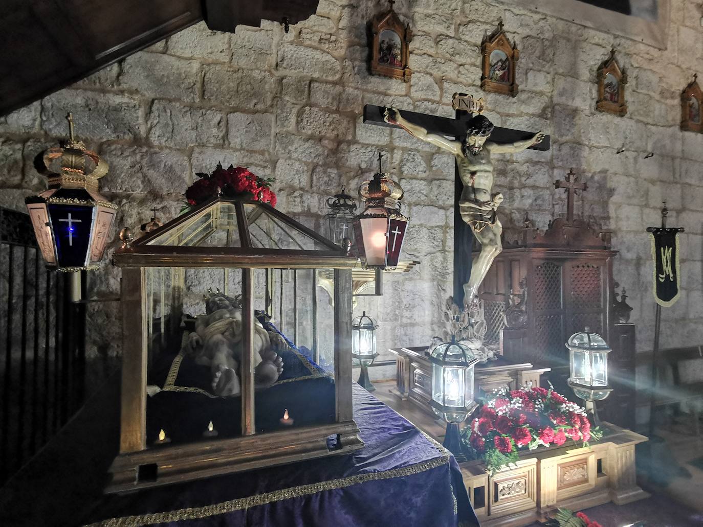 Fotos: Procesión de Lunes Santo en Torrelobatón en el interior de la iglesia (3/3)