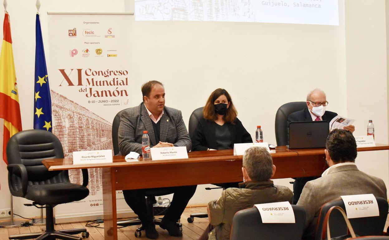 El alcalde, Roberto Martín, en la jornada 'Contra la despoblación, más jamón'. 