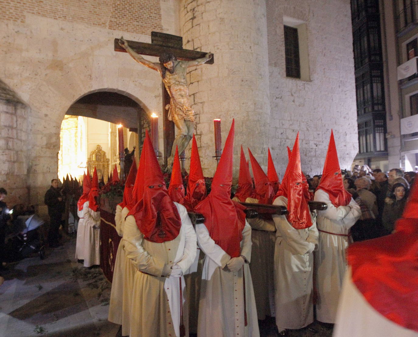 El Cristo de las Mercedes sale de la Iglesia de Santiago en una imagen de archivo.