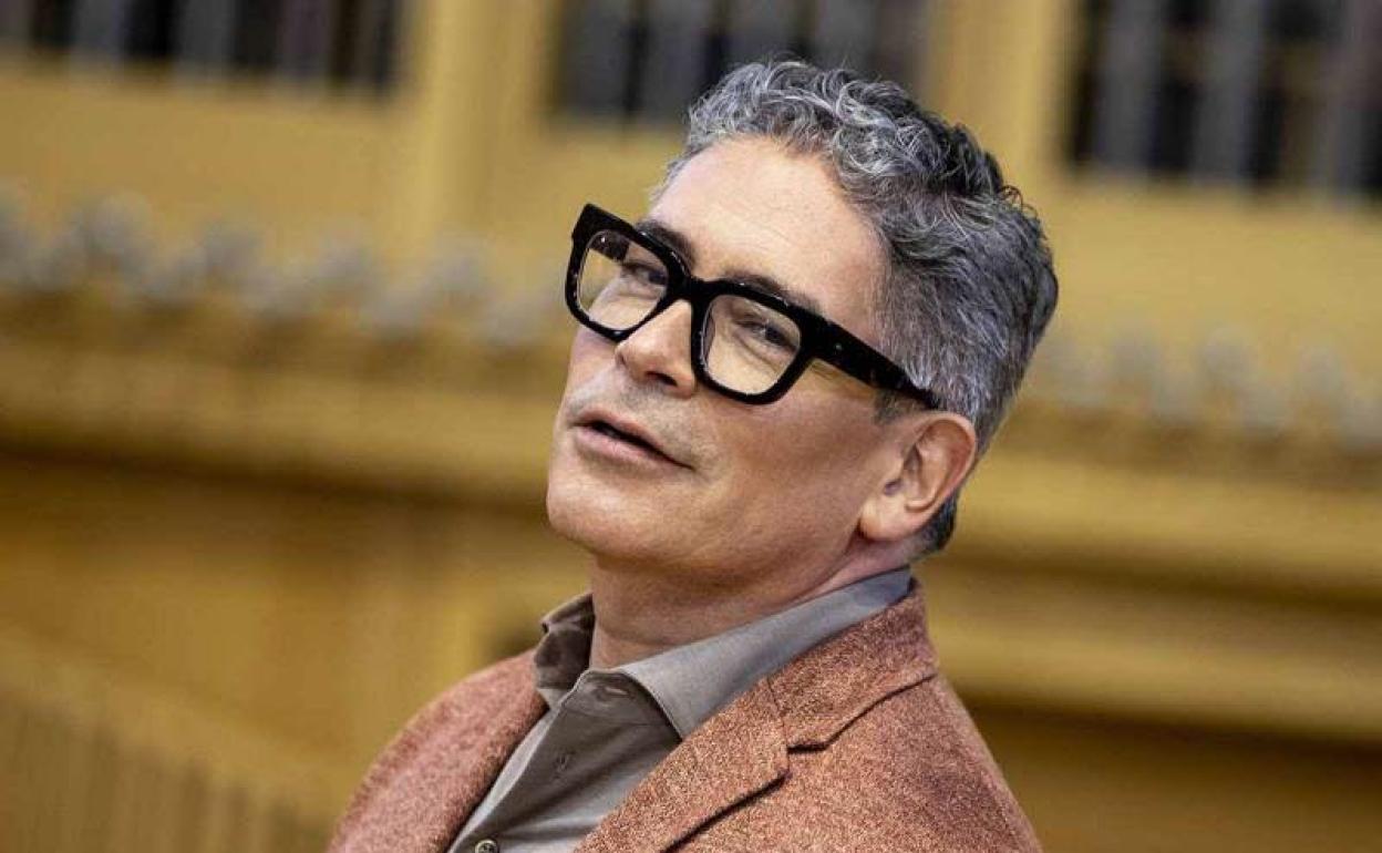 Boris Izaguirre, operado por un «problema cardiovascular grave»
