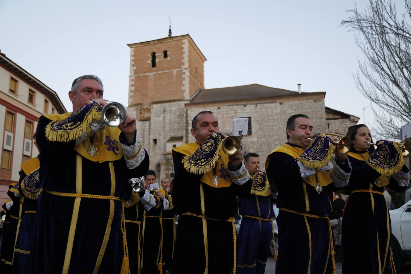 Fotos: Peñafiel se vuelca con la procesión de Nuestro Padre Jesús Nazareno