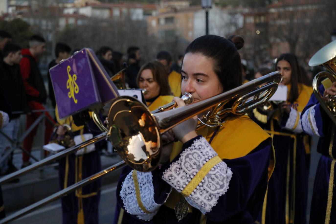Fotos: Peñafiel se vuelca con la procesión de Nuestro Padre Jesús Nazareno