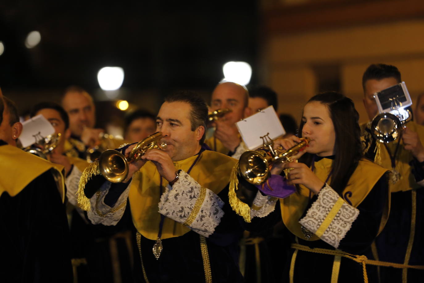 Fotos: Peñafiel se vuelca con la procesión de Nuestro Padre Jesús Nazareno